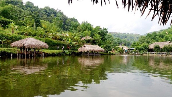 Sản phẩm du lịch sinh thái câu cá, nhà vườn tại thôn Sơn Lầu (xã Cam Đường – thành phố Lào Cai) đang thu hút du khách vào dịp cuối tuần